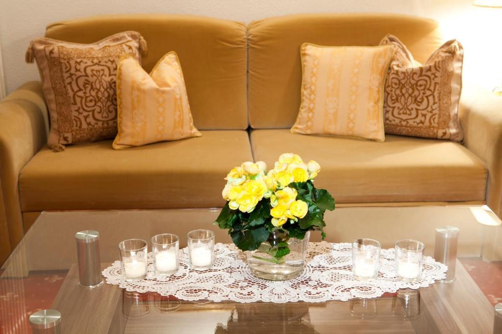 קורברה אין בדיה Hotel Table חדר תמונה